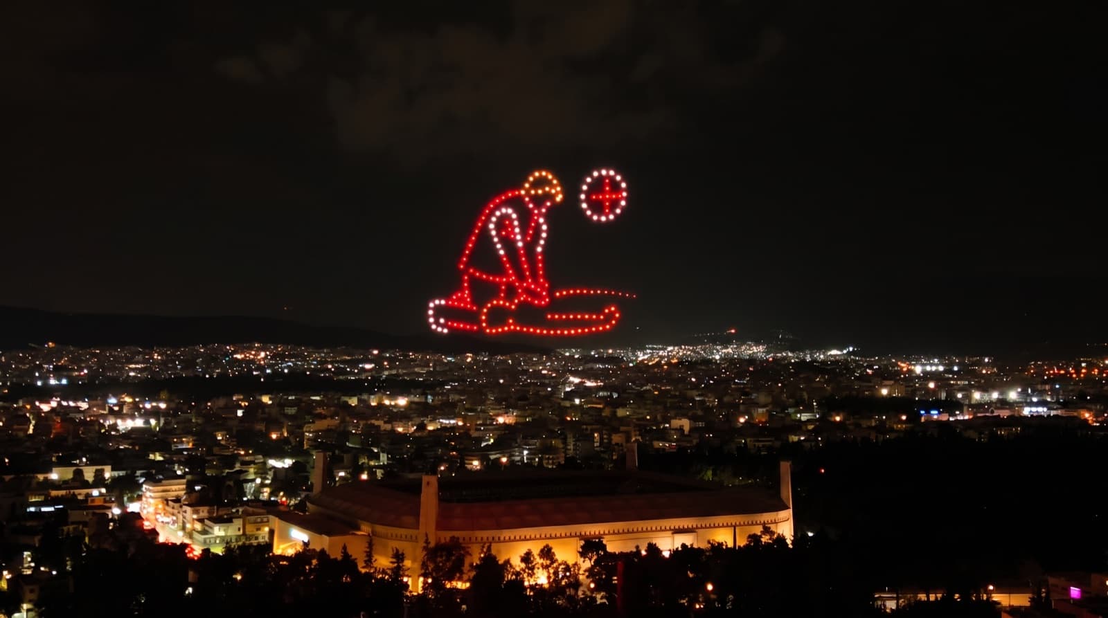 A drone show for the Red Cross: solidarity written in the sky
